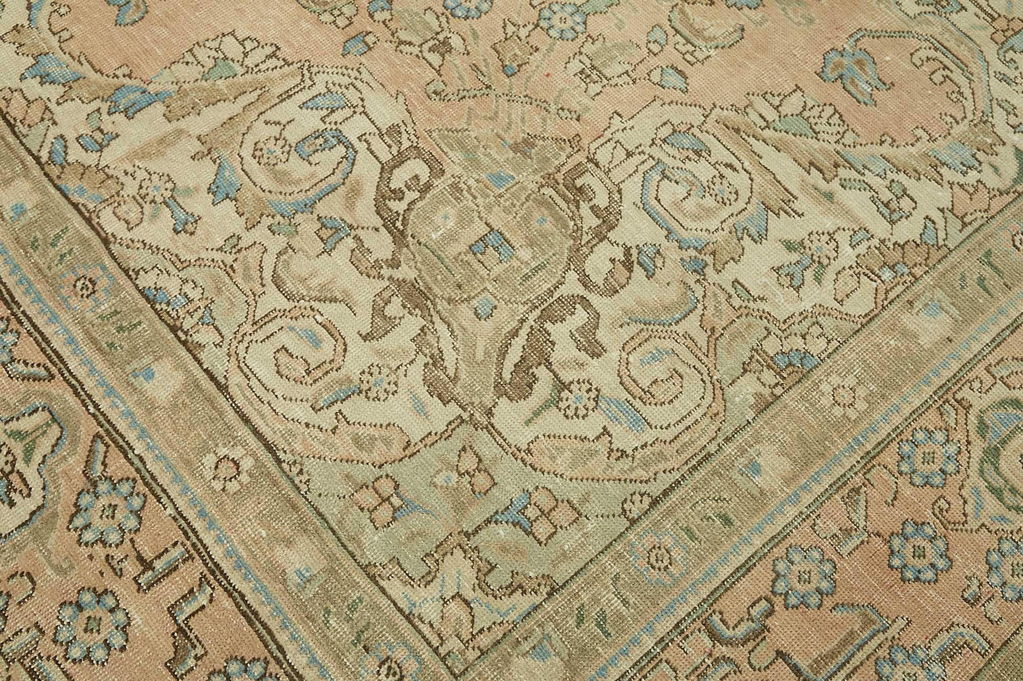 Bisque Persian — 2.88 x 3.85