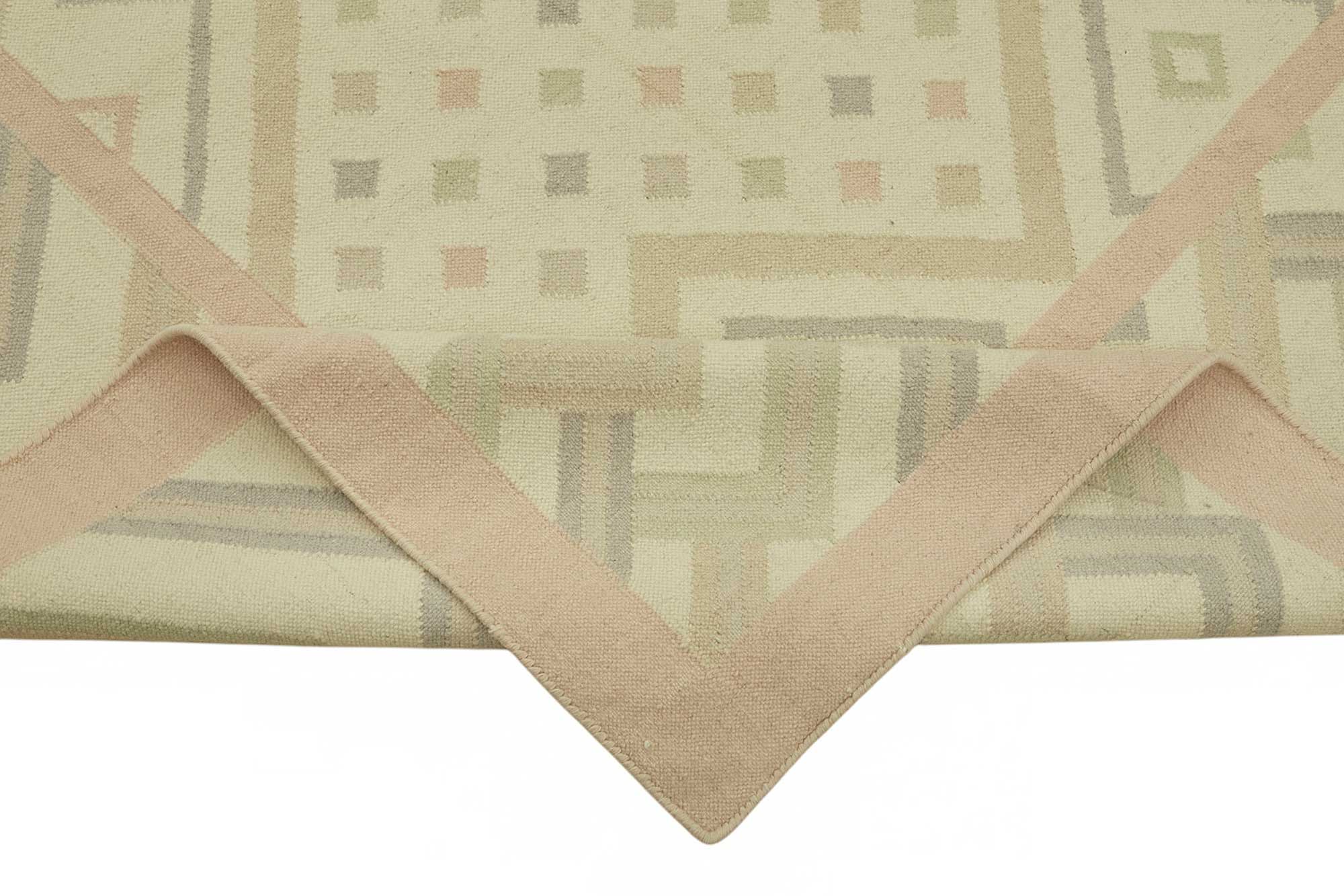 Beige Scandinavian — 3.08 x 4.10