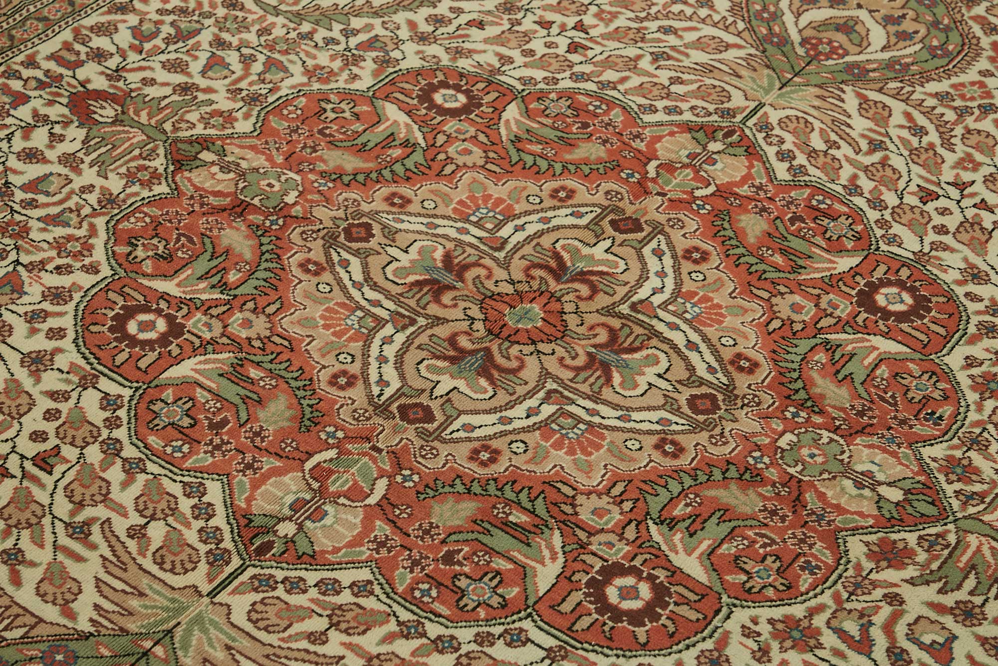 Ivory Kayseri — 2.05 x 2.86
