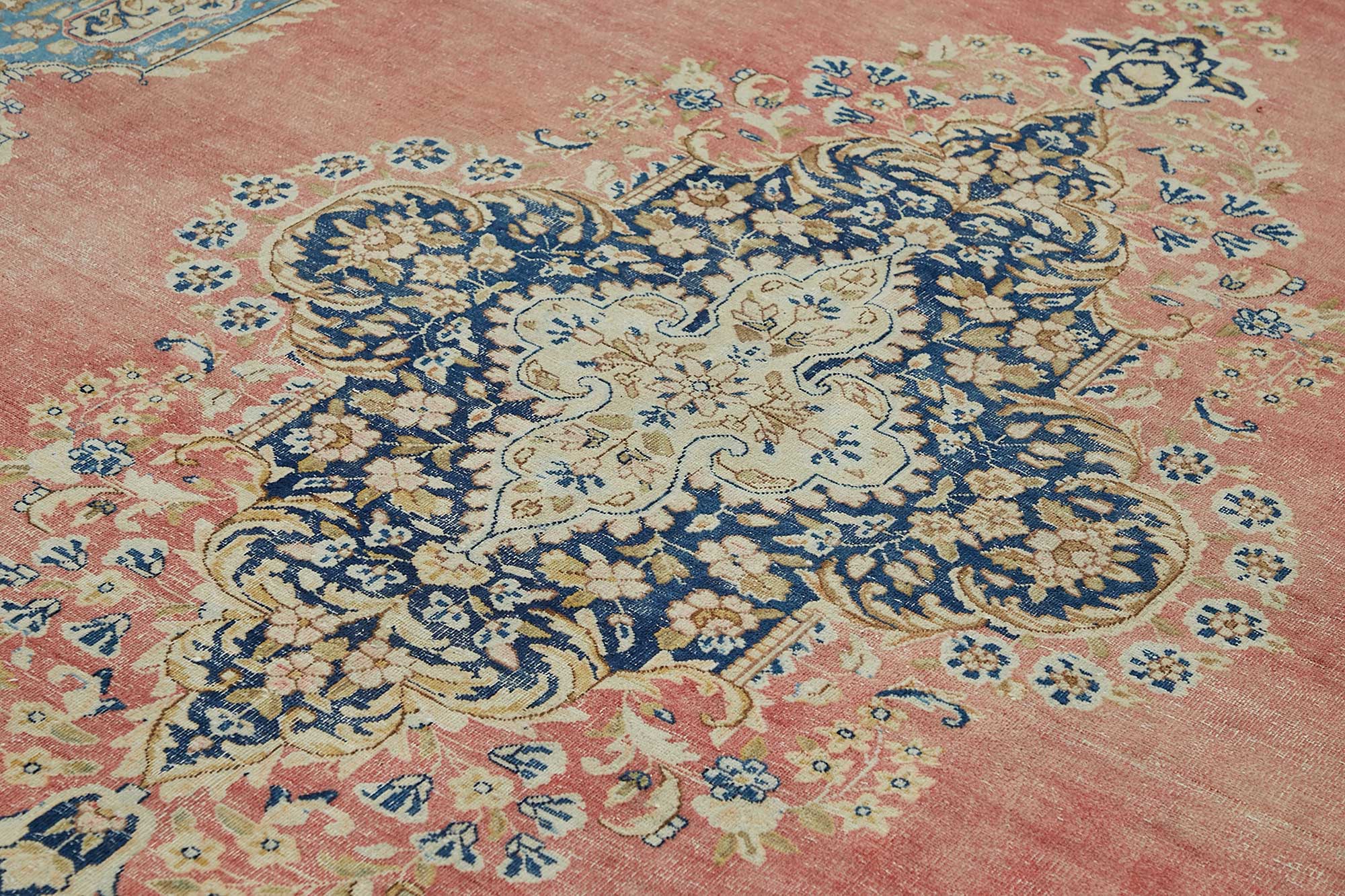 Pearl Persian — 2.92 x 3.98