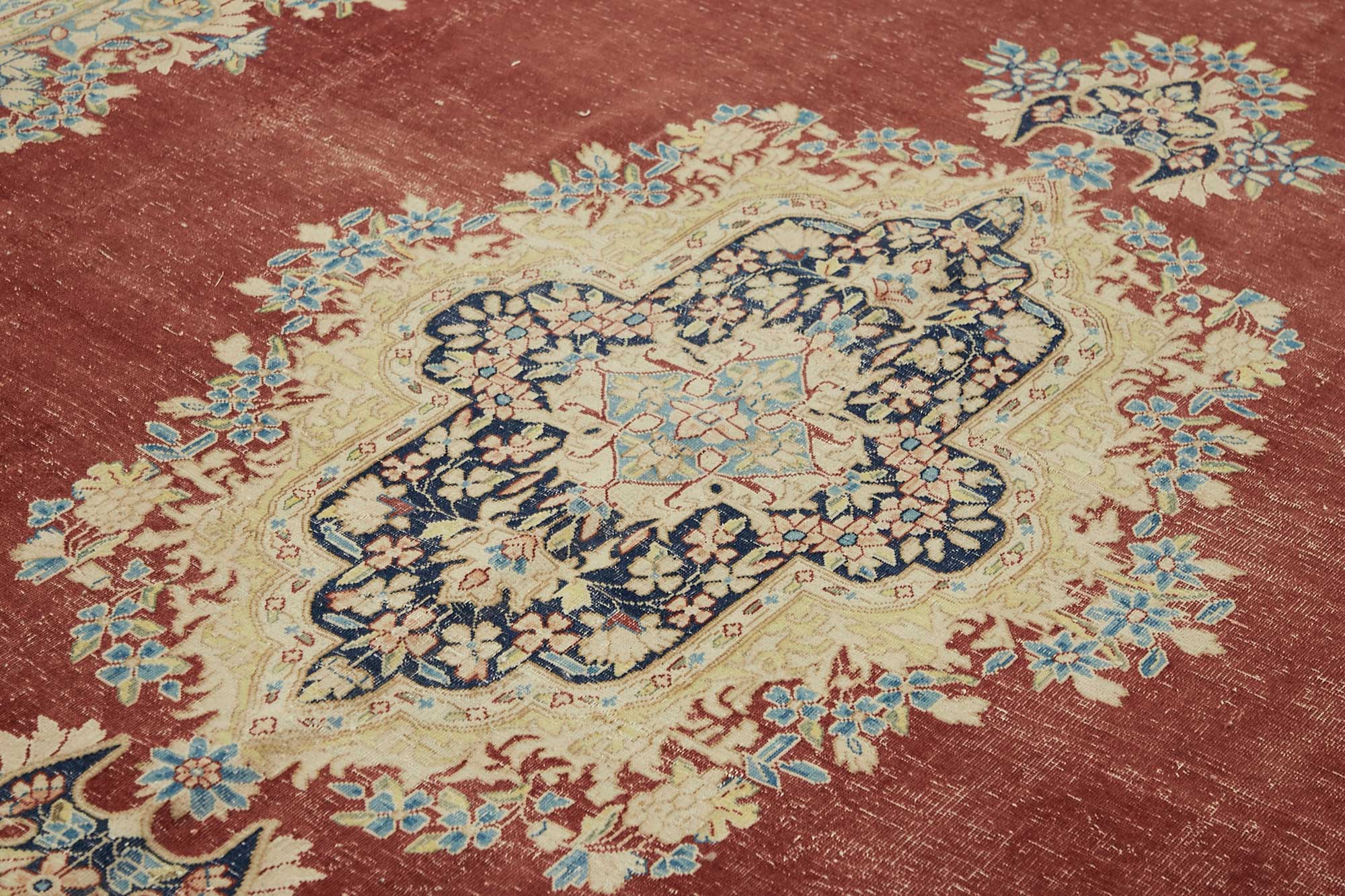 Pearl Persian — 2.88 x 4.00