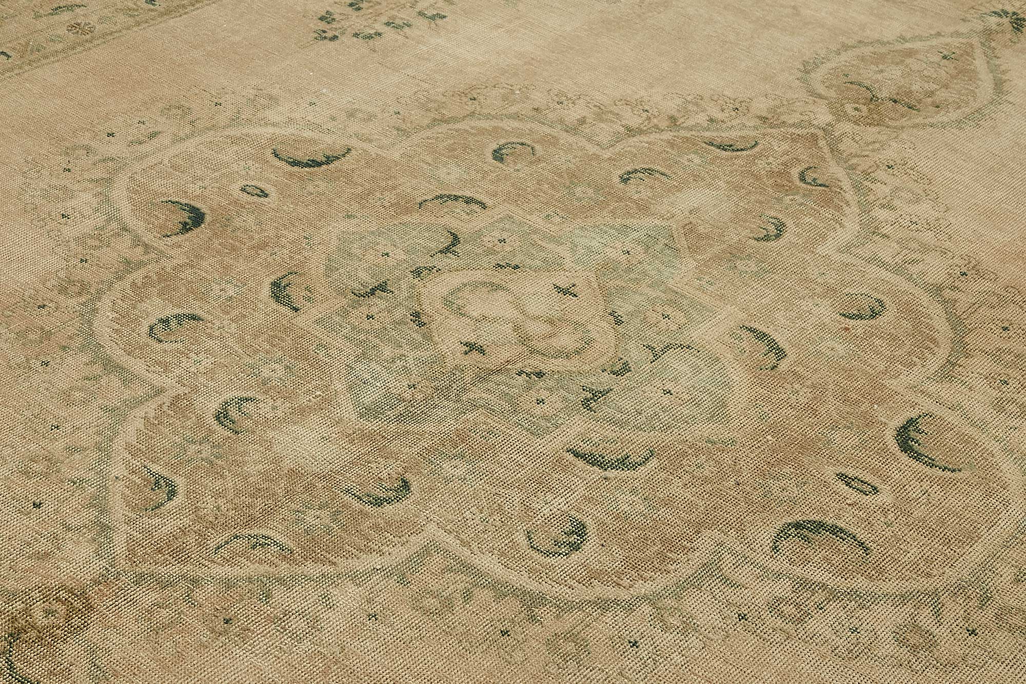 Wheat Persian — 2.95 x 3.88