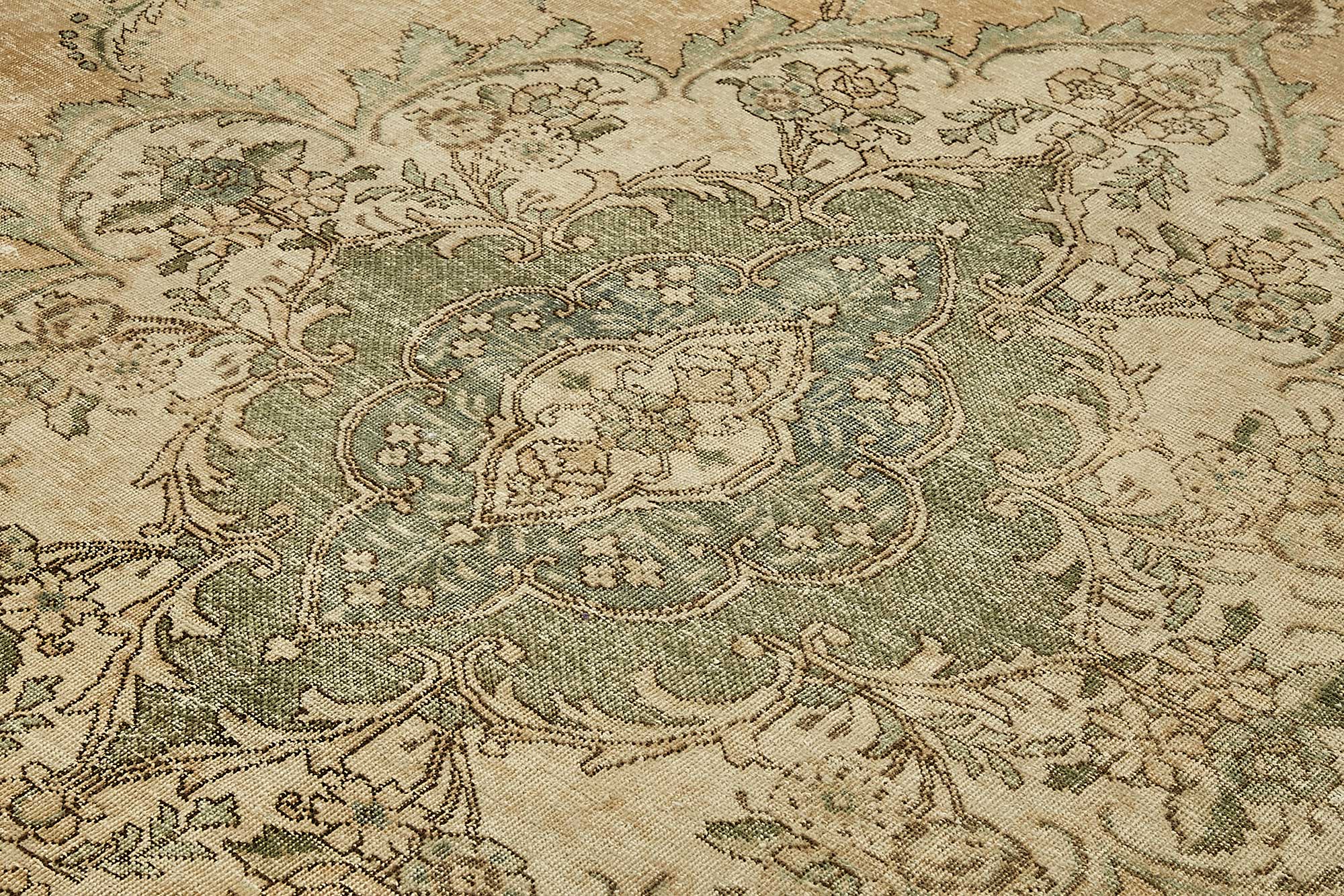 Ivory Persian — 3.07 x 3.97
