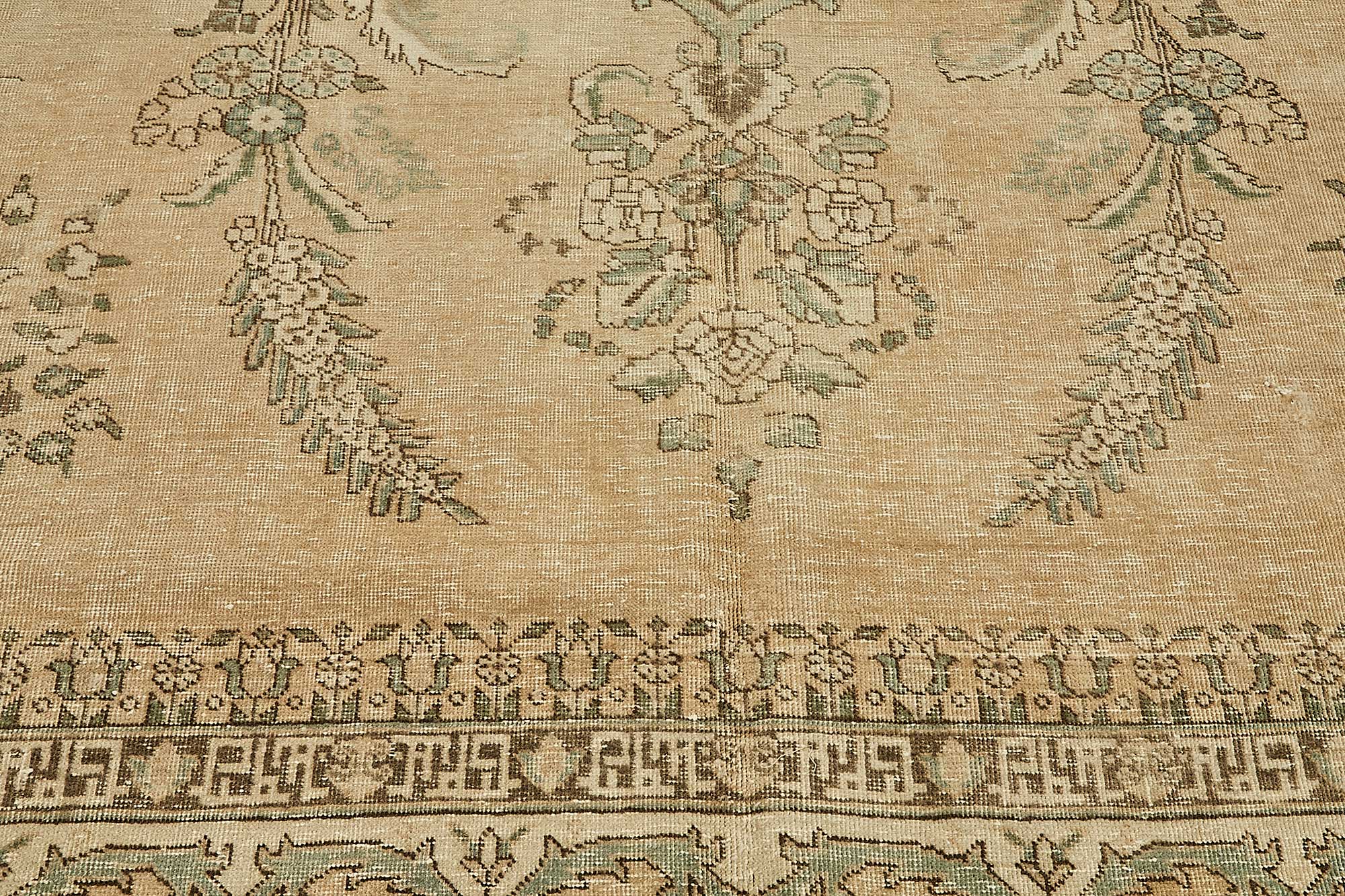 Ivory Persian — 3.07 x 3.97