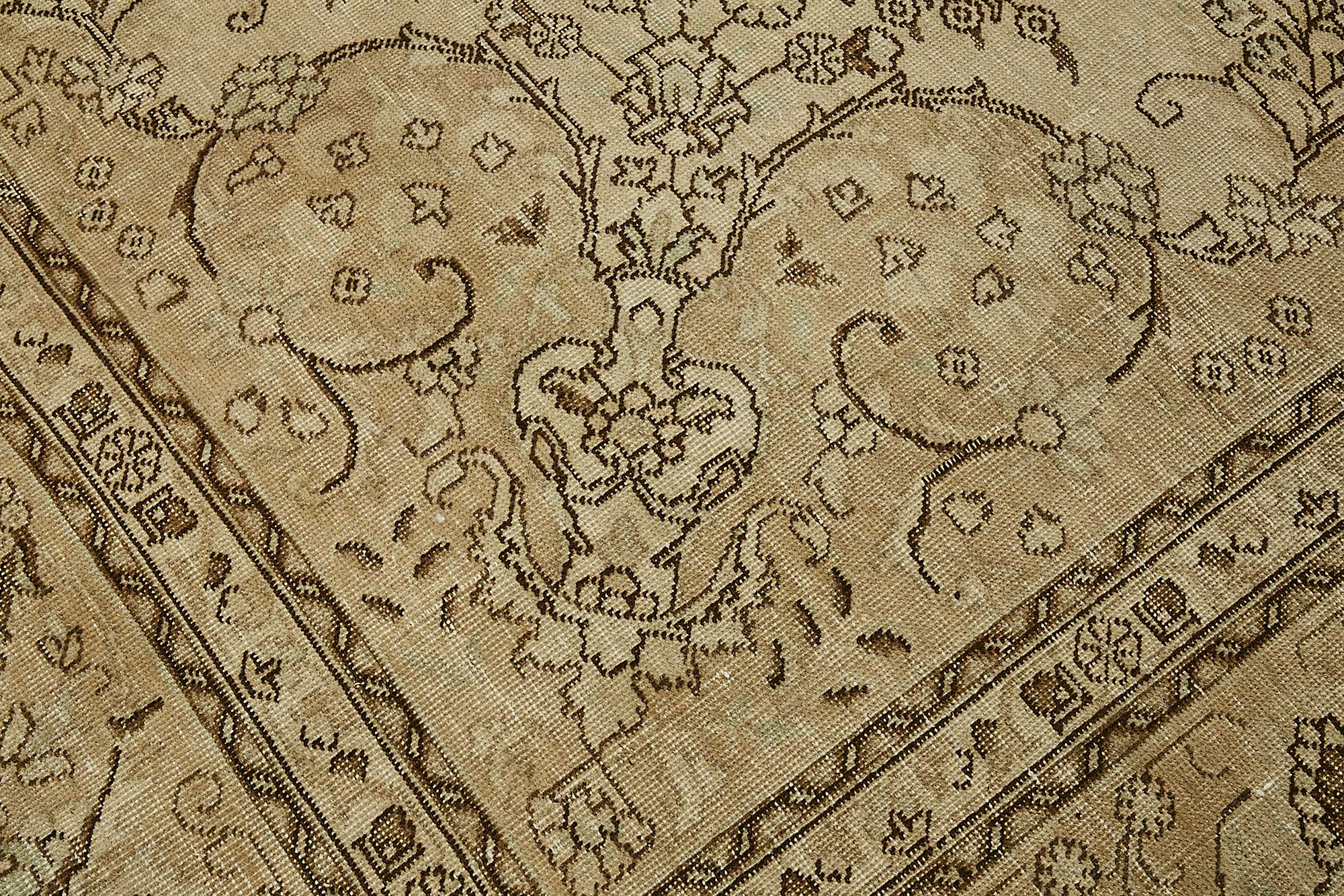 Pearl Persian — 2.91 x 3.85