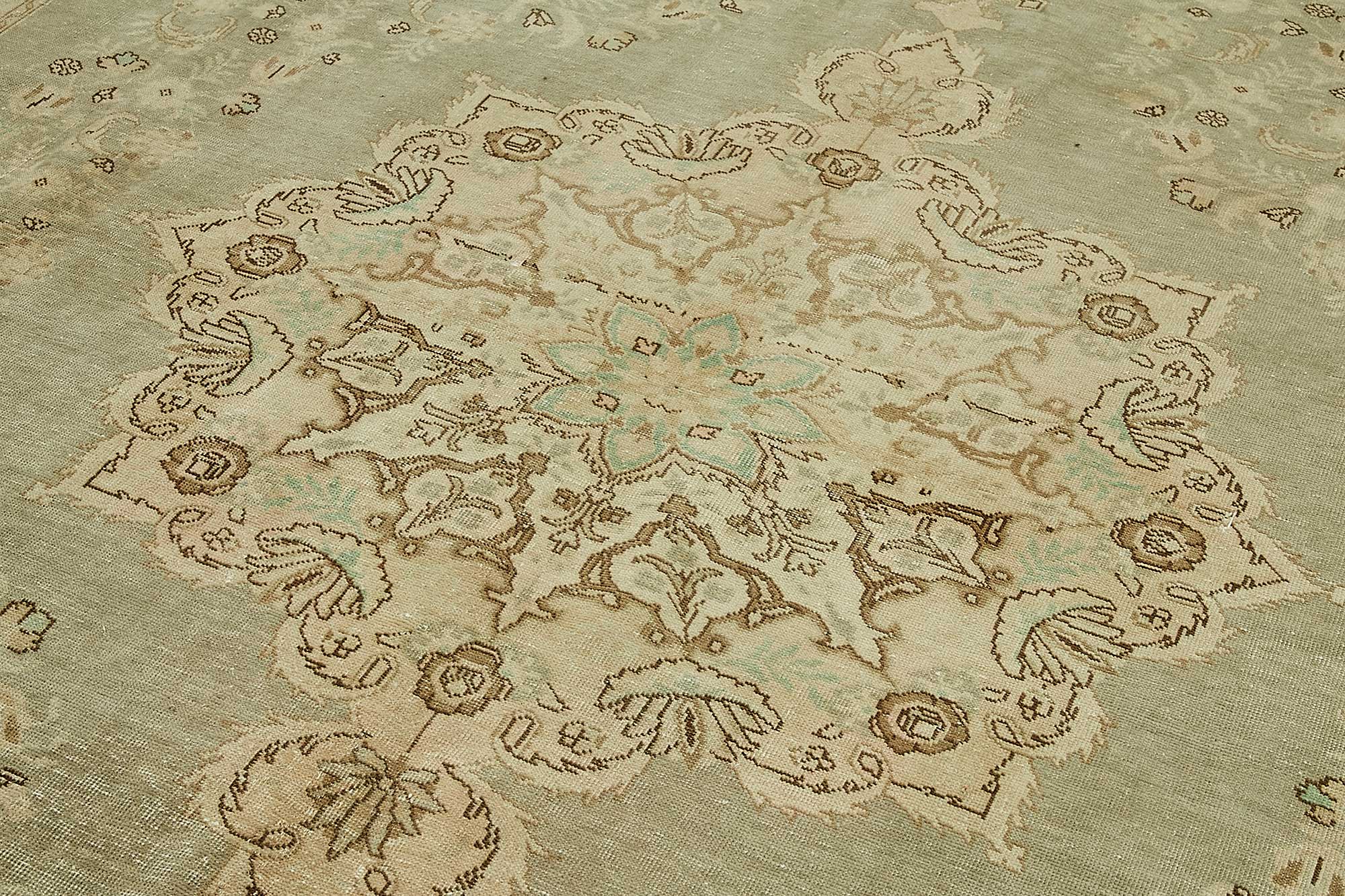 Alabaster Persian — 2.96 x 3.78