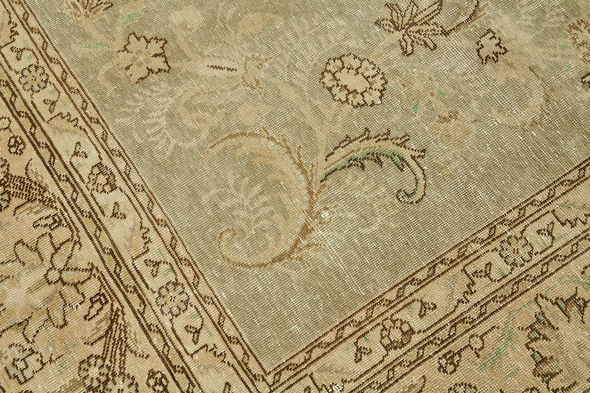 Alabaster Persian — 2.96 x 3.78
