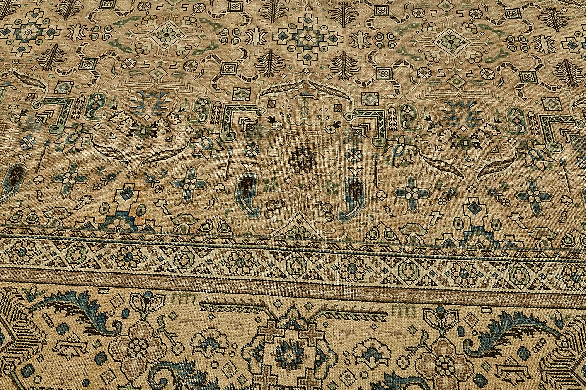 Bisque Persian — 3.04 x 3.96