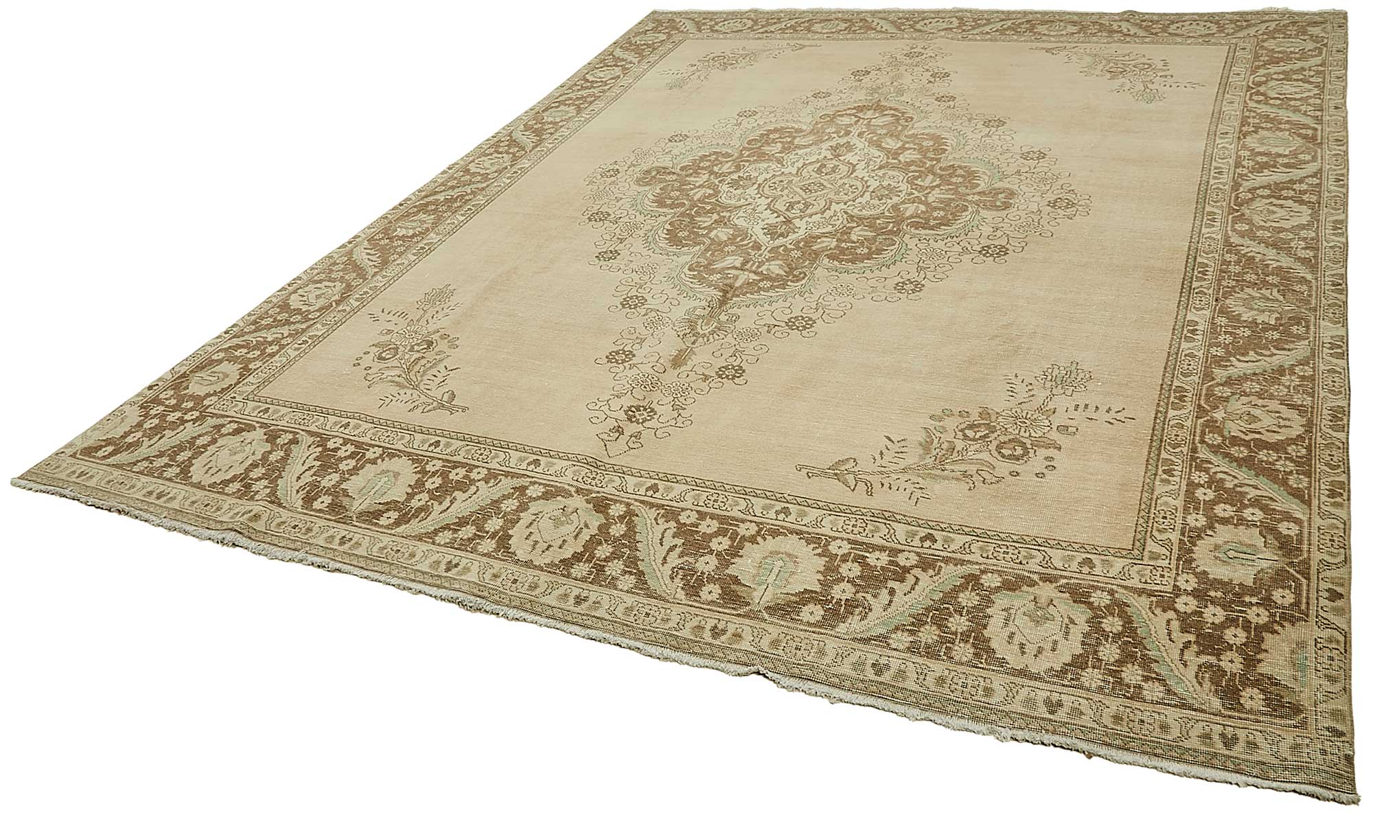 Ivory Persian — 2.83 x 3.85