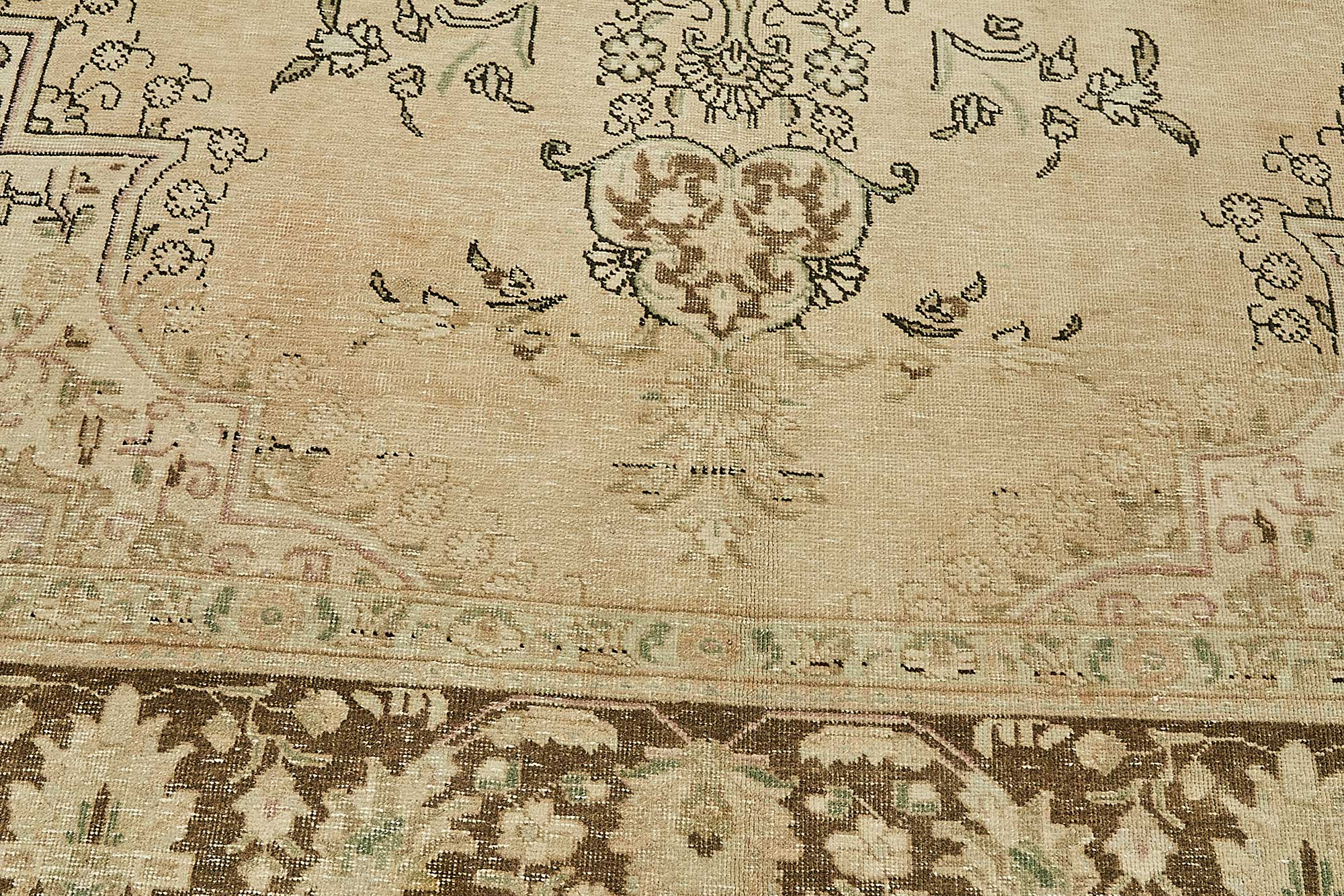 Champagne Persian — 2.85 x 3.83
