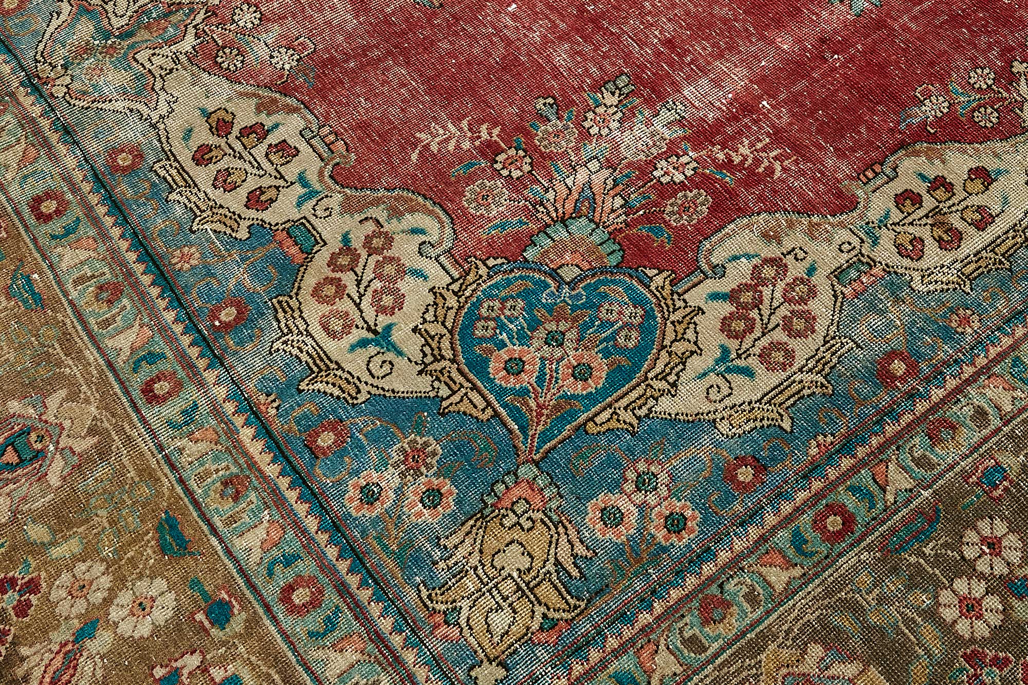 Bisque Persian — 2.93 x 3.87