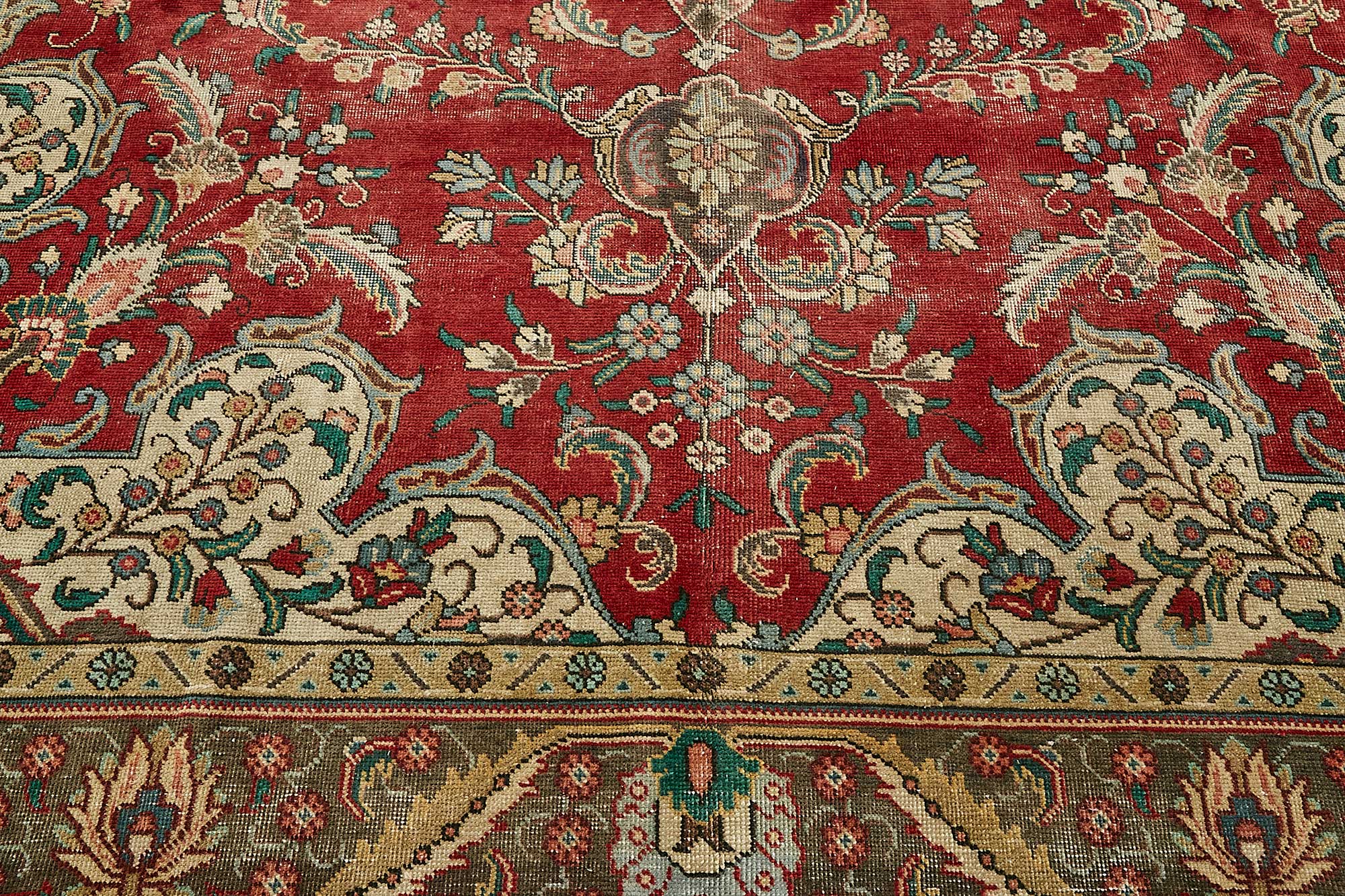 Ivory Persian — 2.88 x 3.96