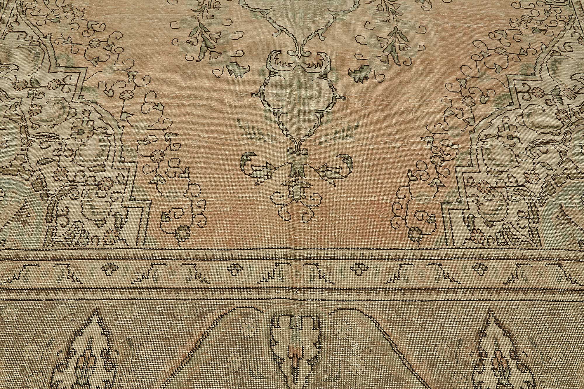 Ivory Persian — 2.92 x 3.81