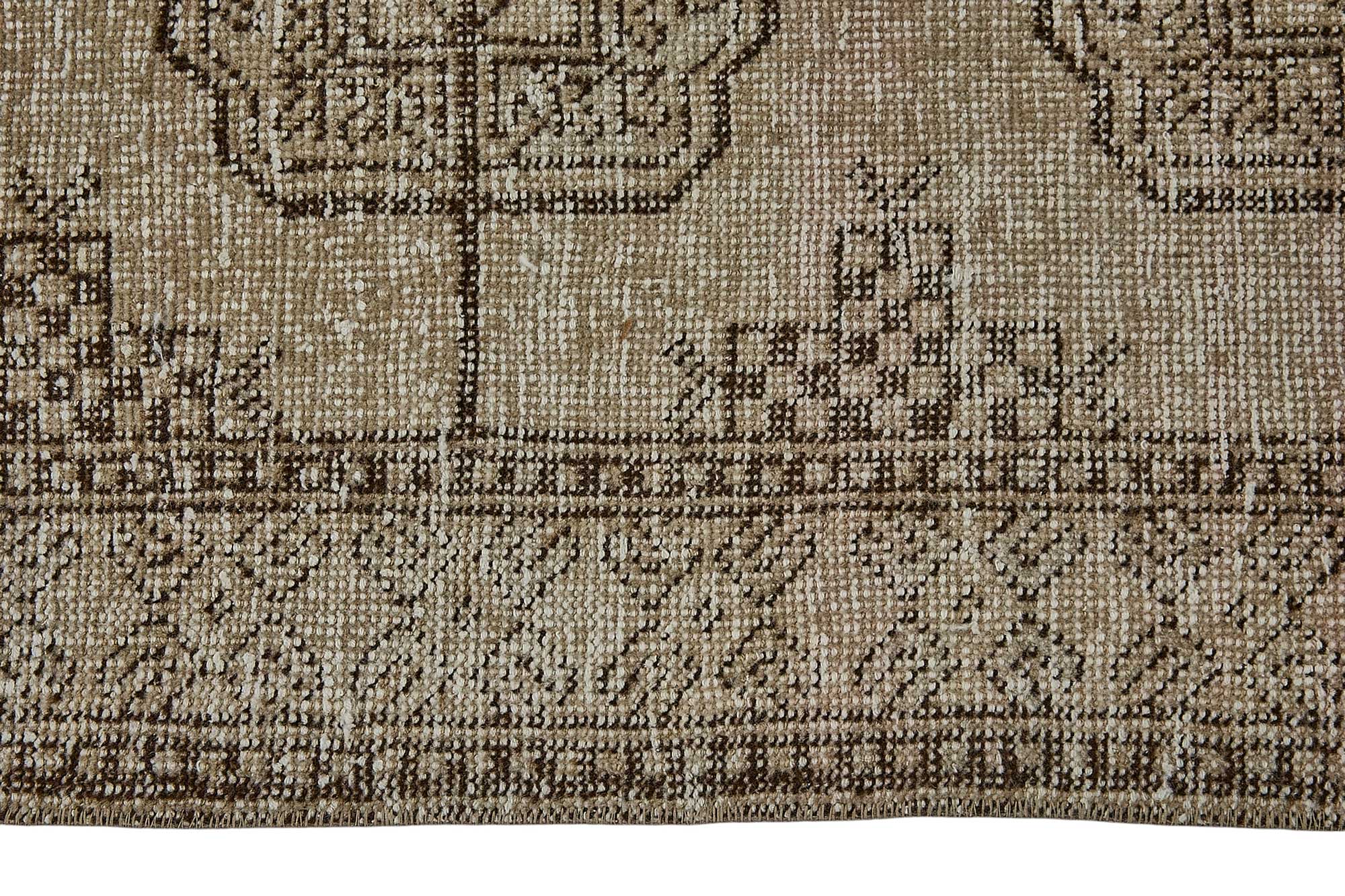 Champagne Persian — 1.24 x 1.83