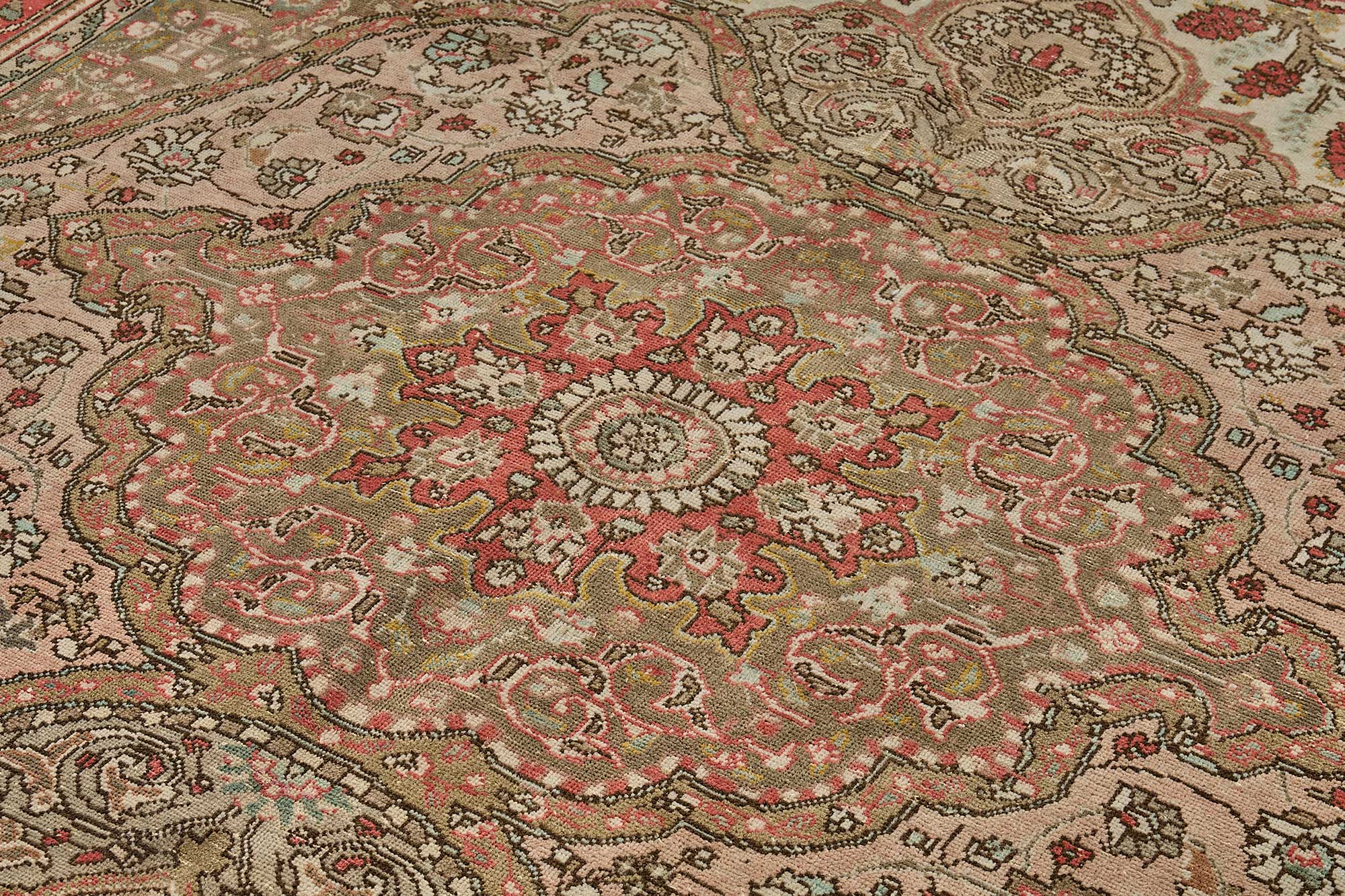 Pearl Persian — 2.48 x 3.30