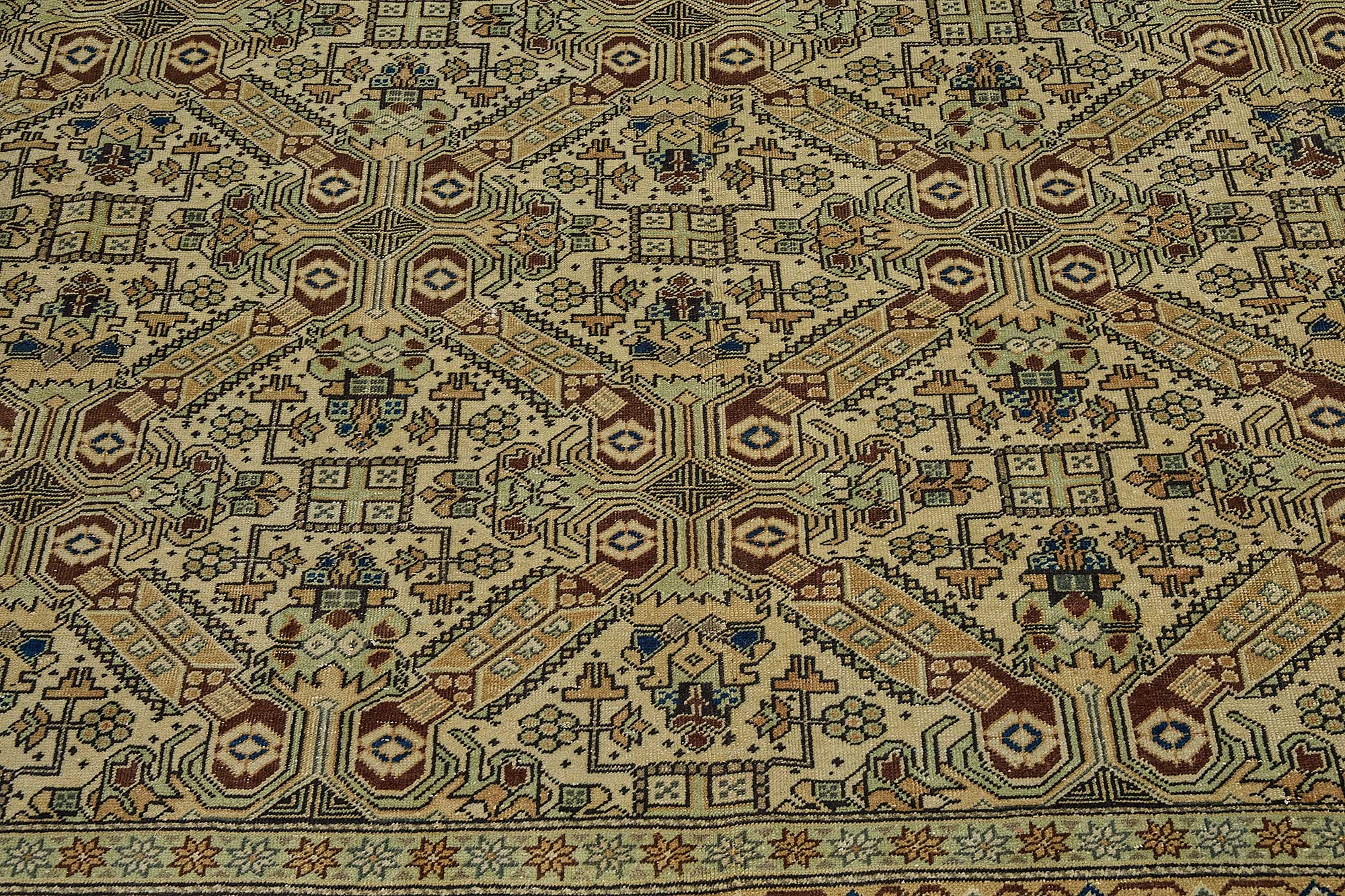 Ivory Persian — 2.59 x 3.74