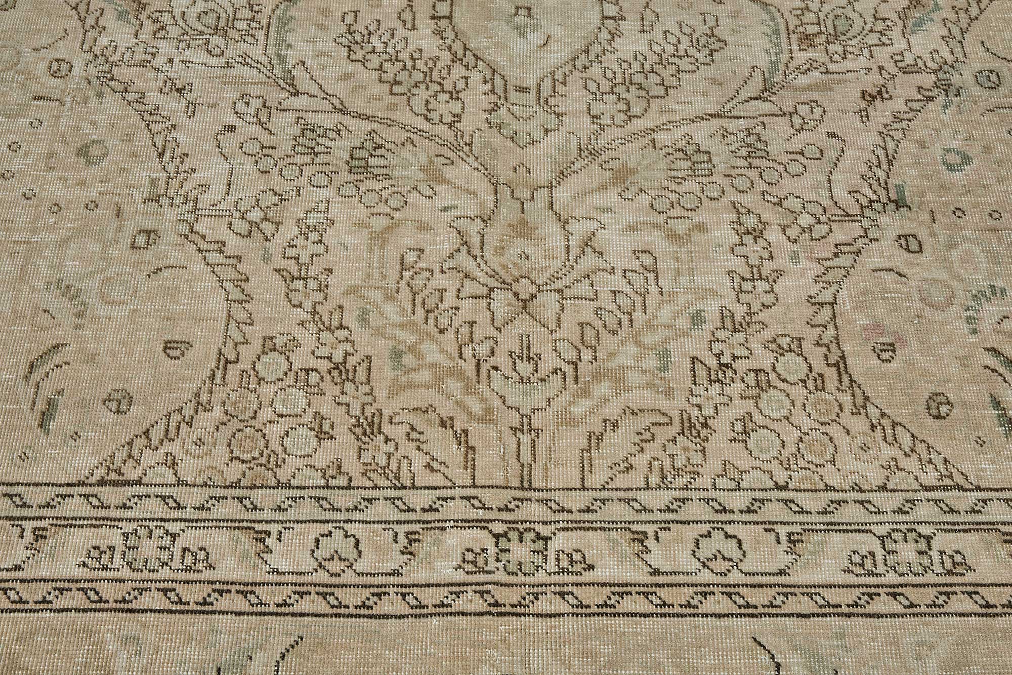 Bisque Persian — 2.96 x 3.85