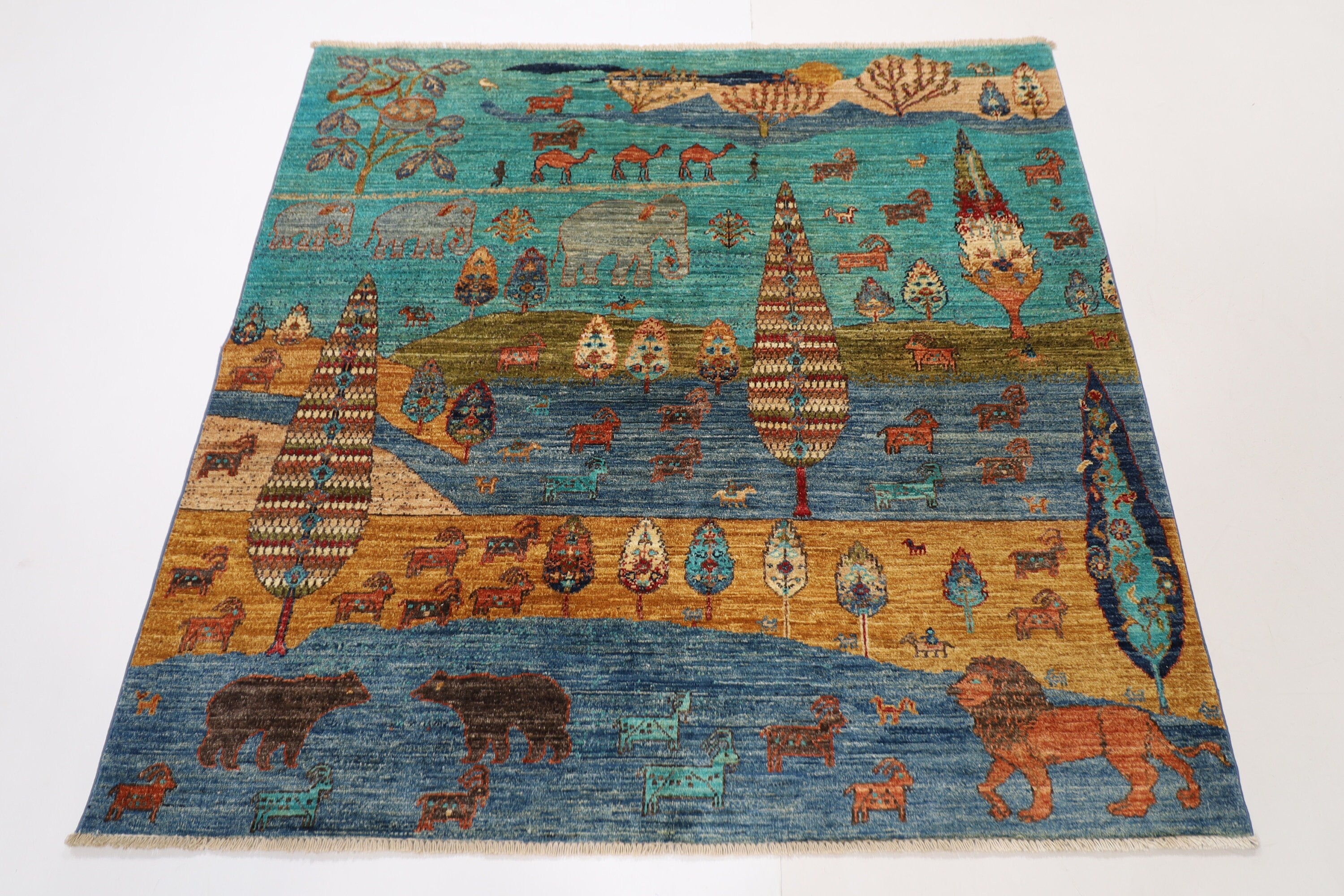 Tribal - 162 x 156 cm, 5'4 x 5'2 ft Animal Design Rug