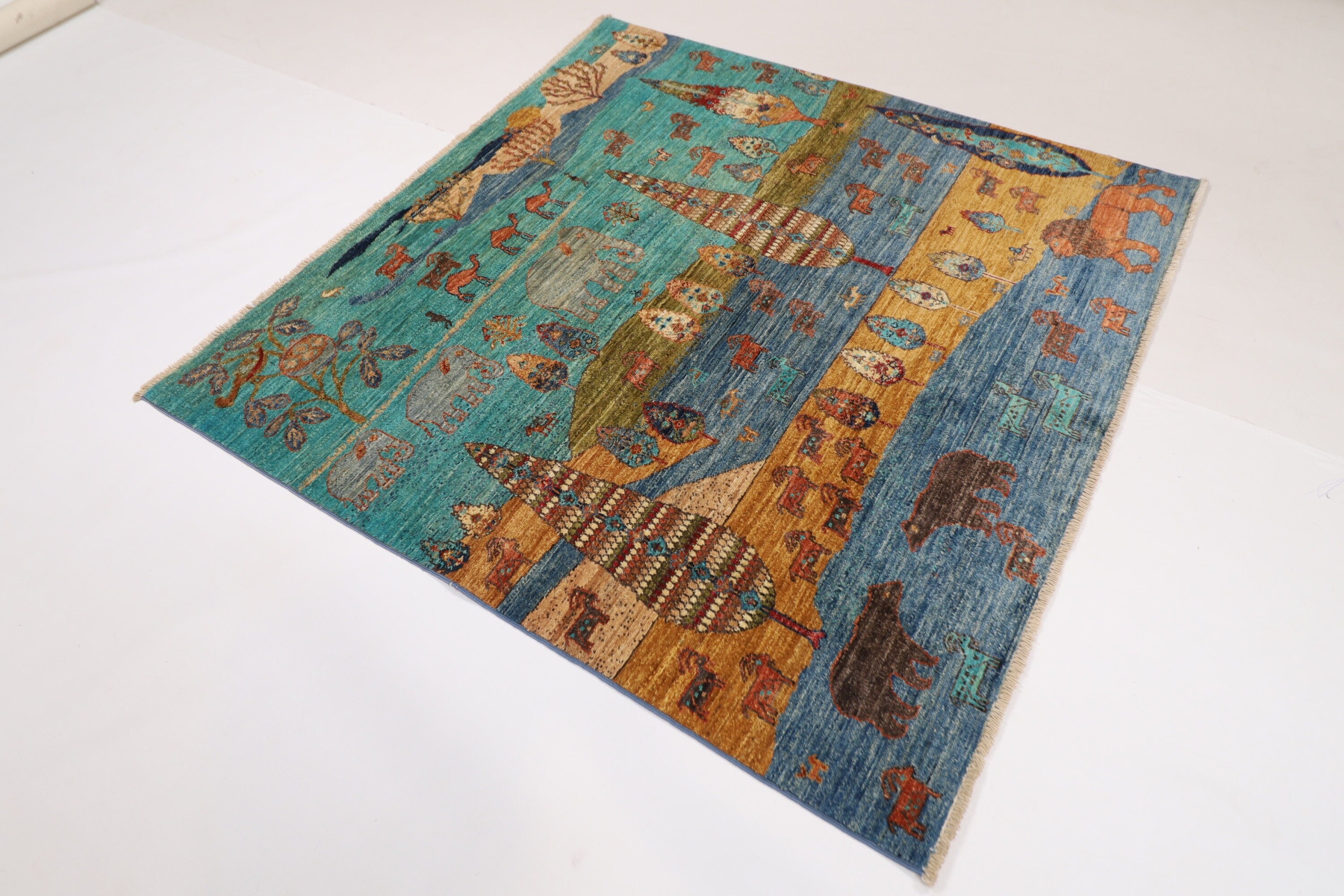 Tribal - 162 x 156 cm, 5'4 x 5'2 ft Animal Design Rug