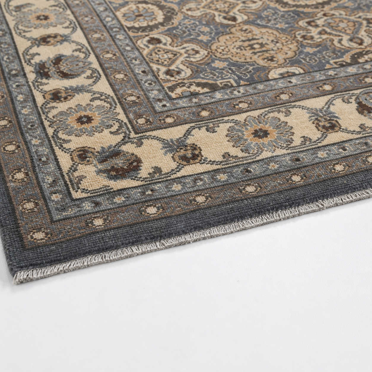 Layl-e-Kabul Afghan Ghazni wool rug, hand-knotted detail