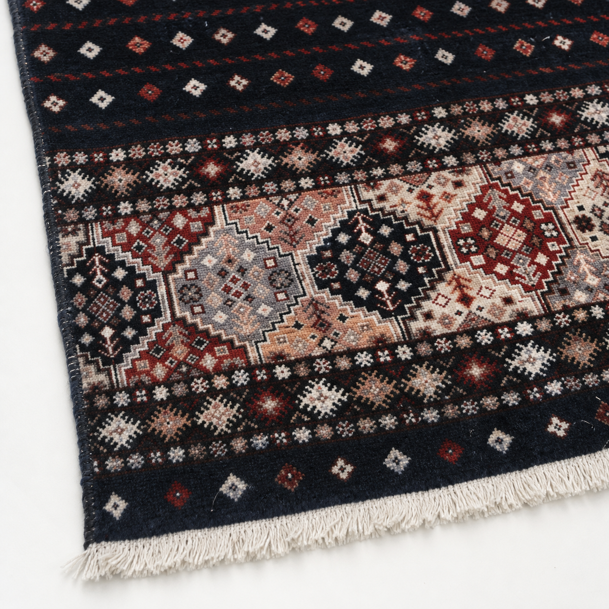 Shab-e-Kochi Afghan Ghazni wool rug, hand-knotted detail