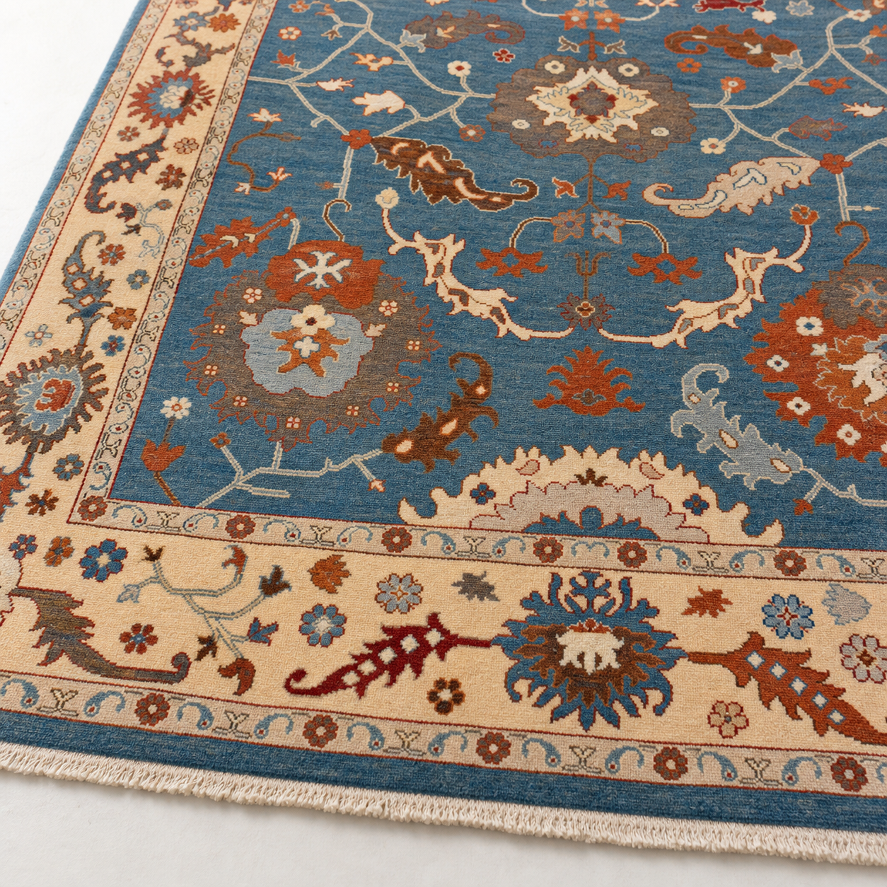 Asman-e-Balkh Afghan Ghazni wool rug, hand-knotted detail