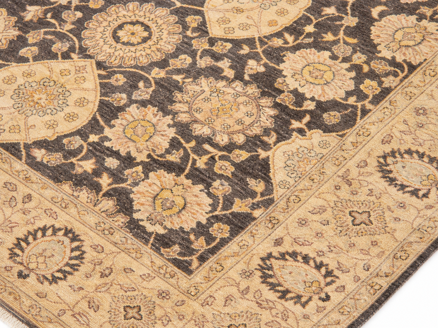 Khazana-e-Herat Afghan Ghazni wool rug, hand-knotted detail