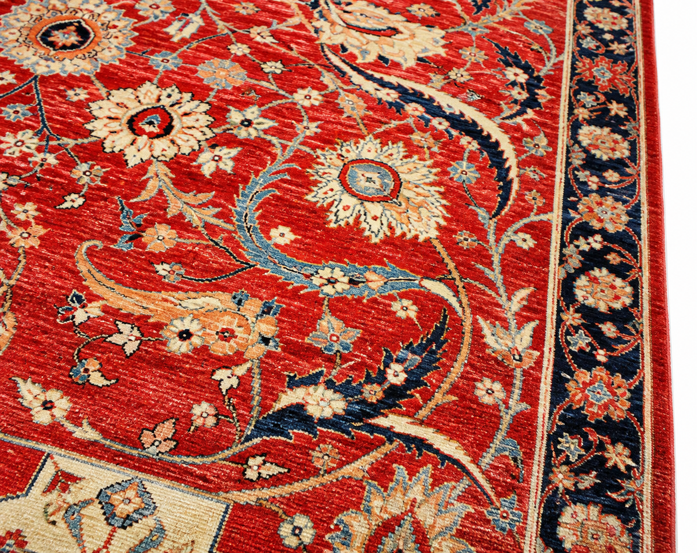 Surkh-e-Kabul Afghan Ghazni wool rug, hand-knotted detail