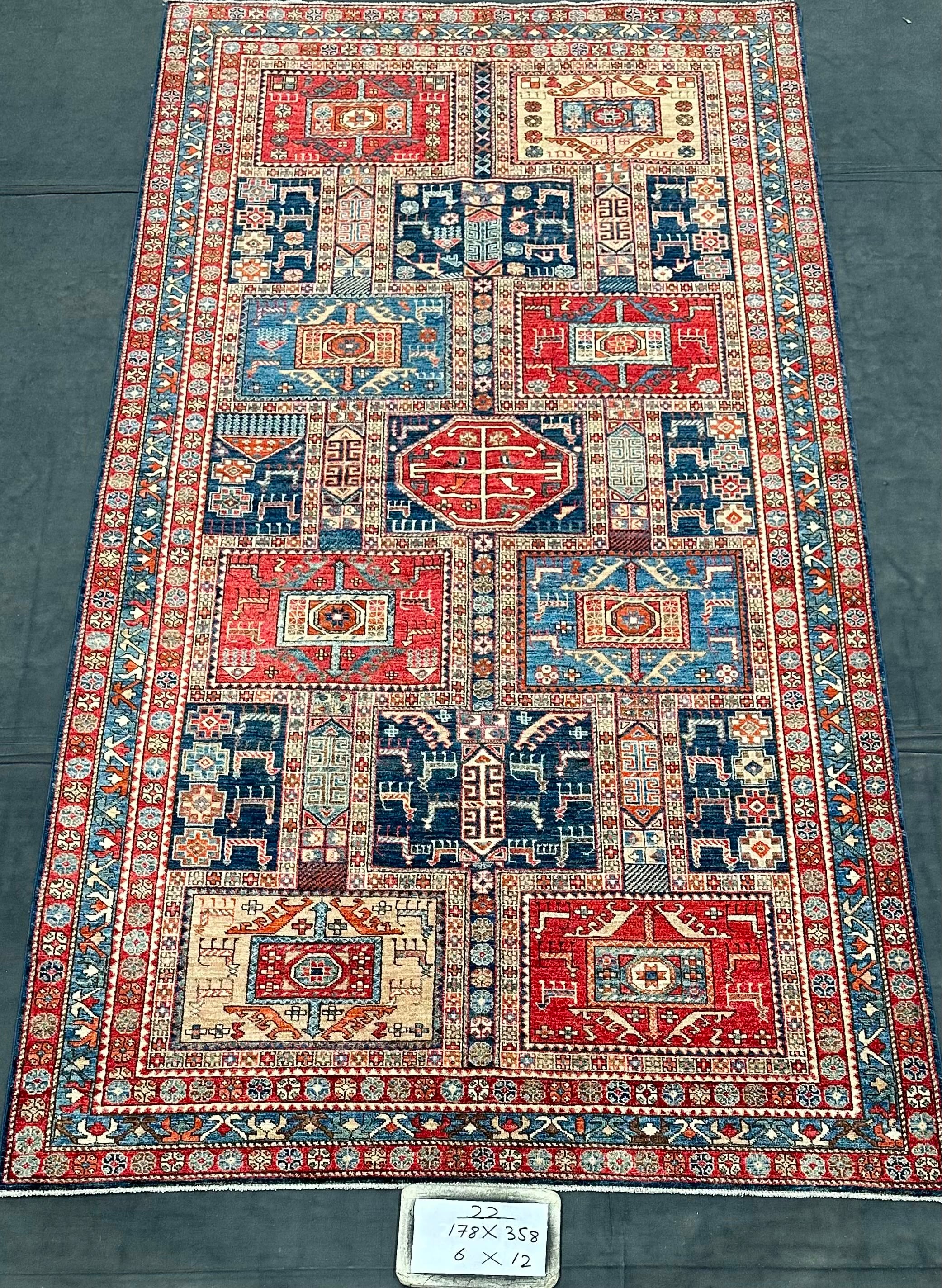 Darvazeh-e-Ghazni Afghan hand-knotted Ghazni wool rug, overhead view