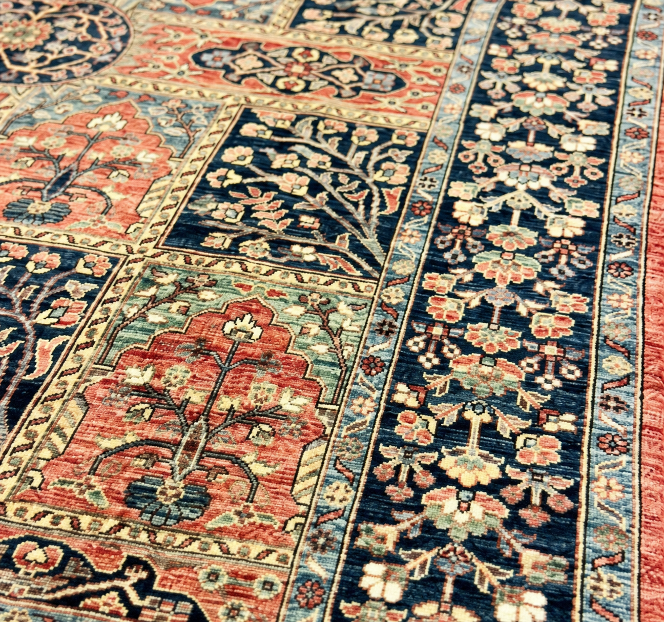 Chahar-Su-e-Balkh Afghan Ghazni wool rug, hand-knotted detail