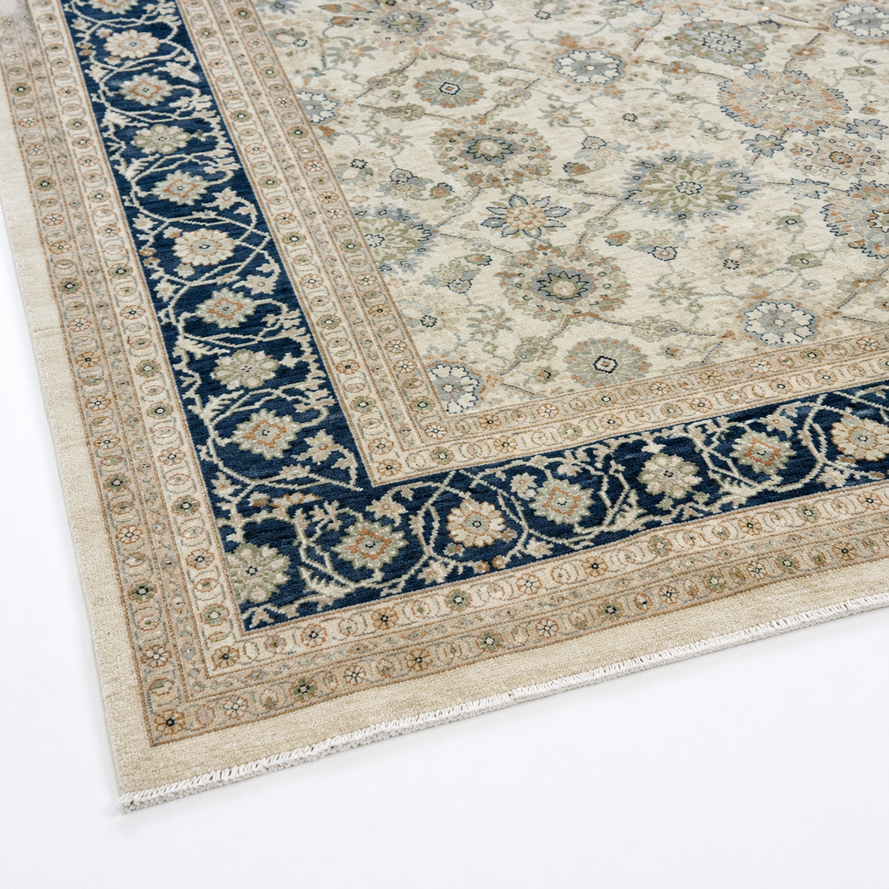 Mahzar-e-Kabul Afghan Ghazni wool rug, hand-knotted detail