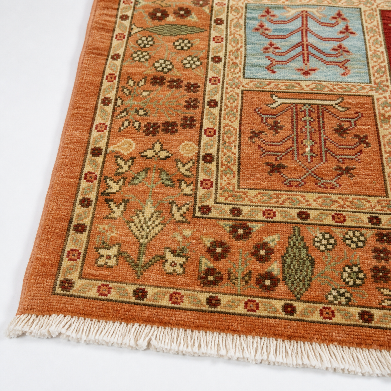Rah-e-Narang Afghan Ghazni wool rug, hand-knotted detail