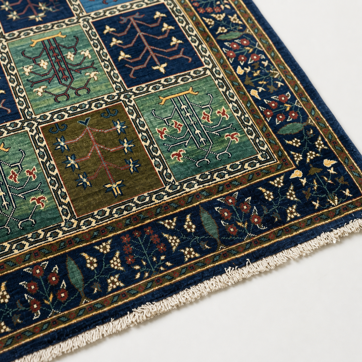 Sabz-Bagh-e-Balkh Afghan Ghazni wool rug, hand-knotted detail