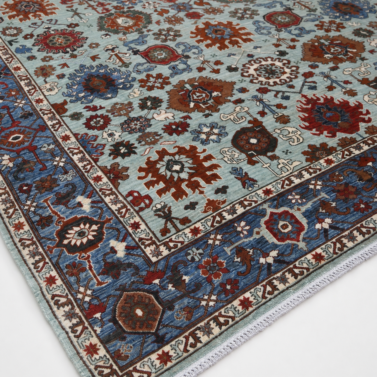 Gul-e-Aseman Afghan Ghazni wool rug, hand-knotted detail