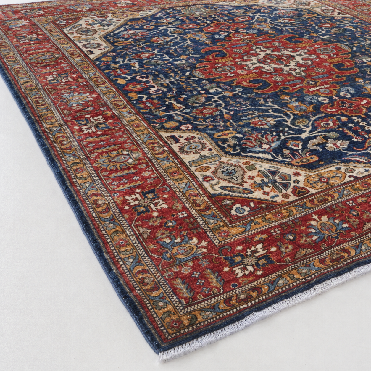Taj-e-Shab Afghan Ghazni wool rug, hand-knotted detail
