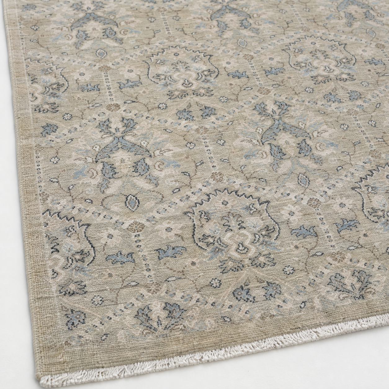 Mah-e-Safid Afghan Ghazni wool rug, hand-knotted detail