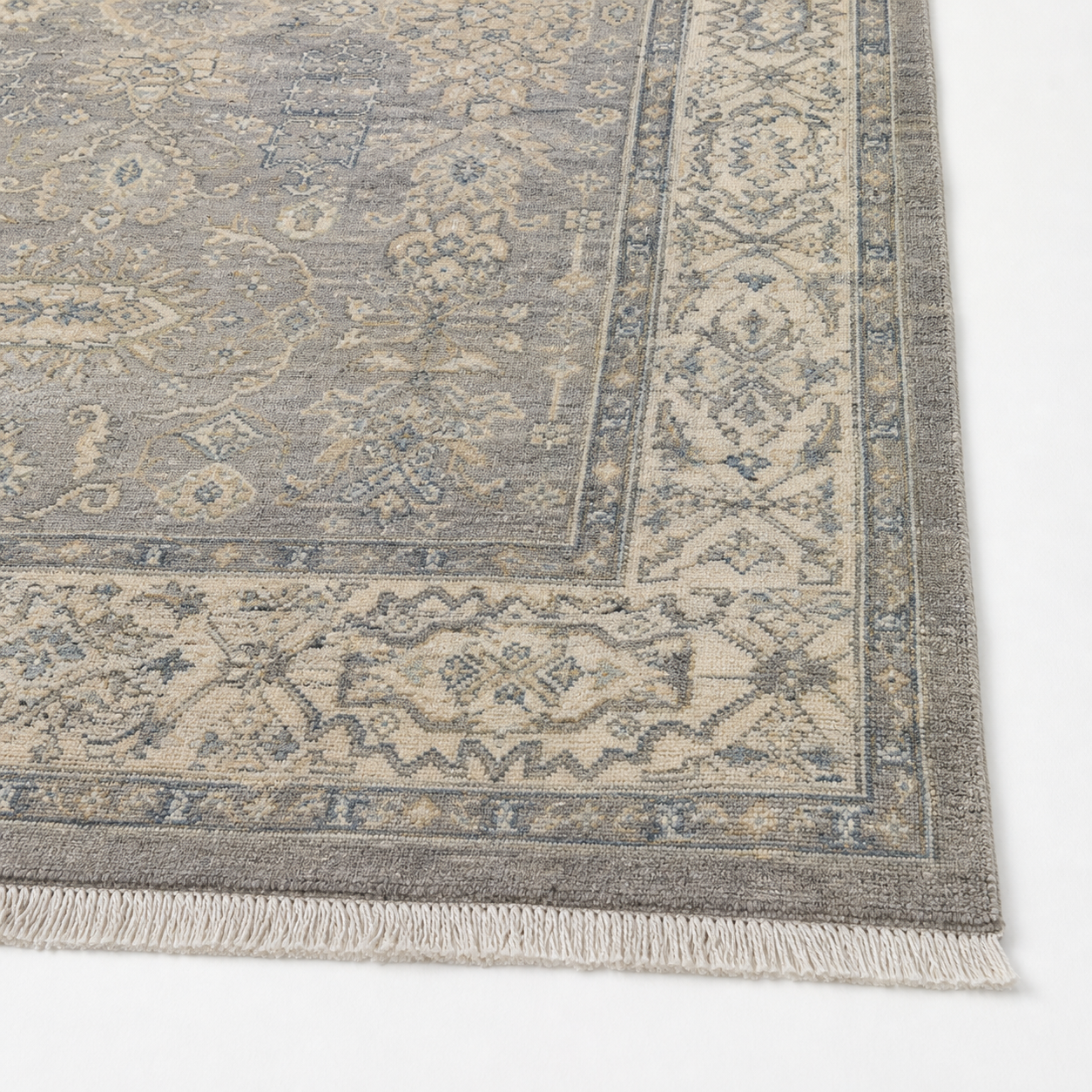 Gard-e-Mah Afghan Ghazni wool rug, hand-knotted detail