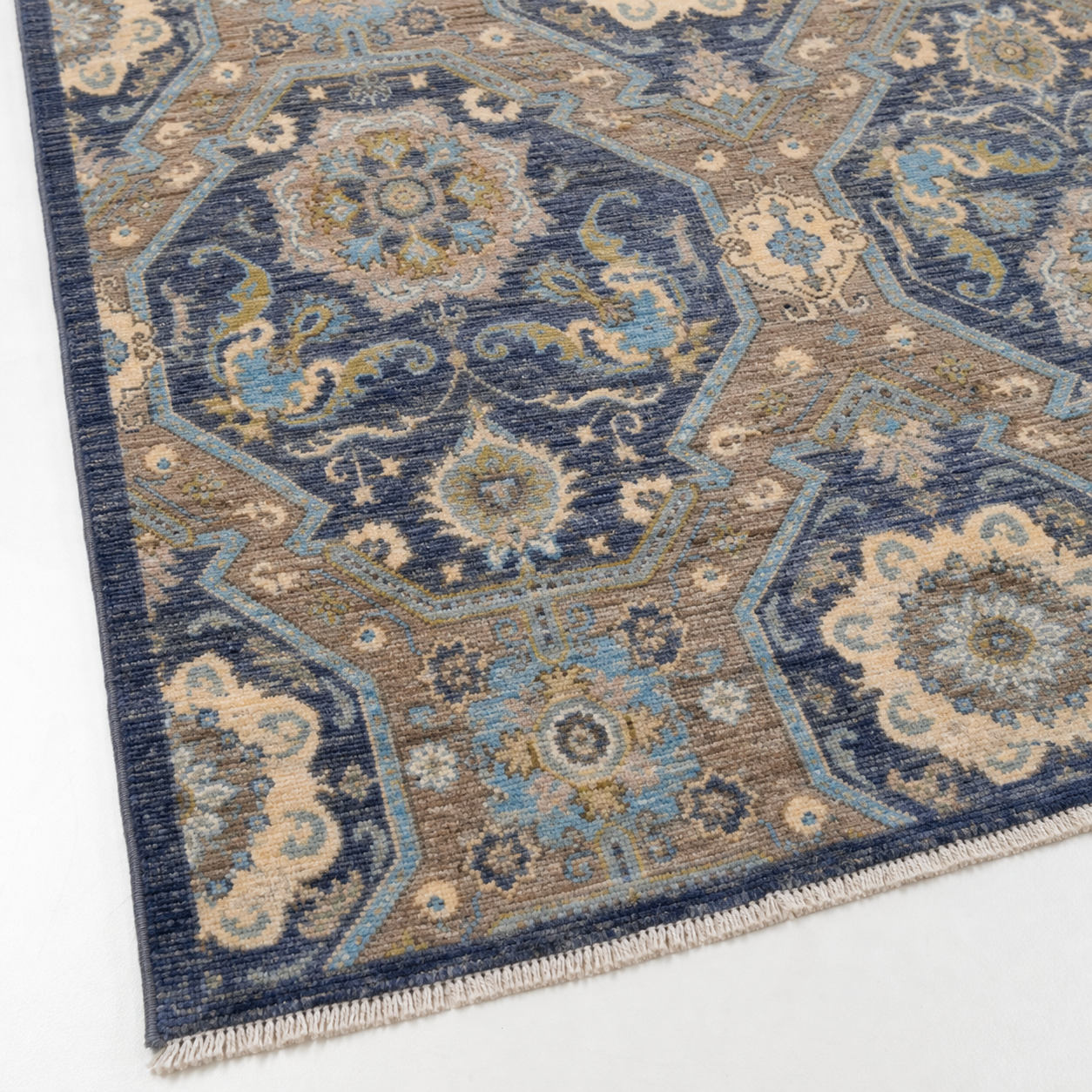 Shams-e-Nil Afghan Ghazni wool rug, hand-knotted detail