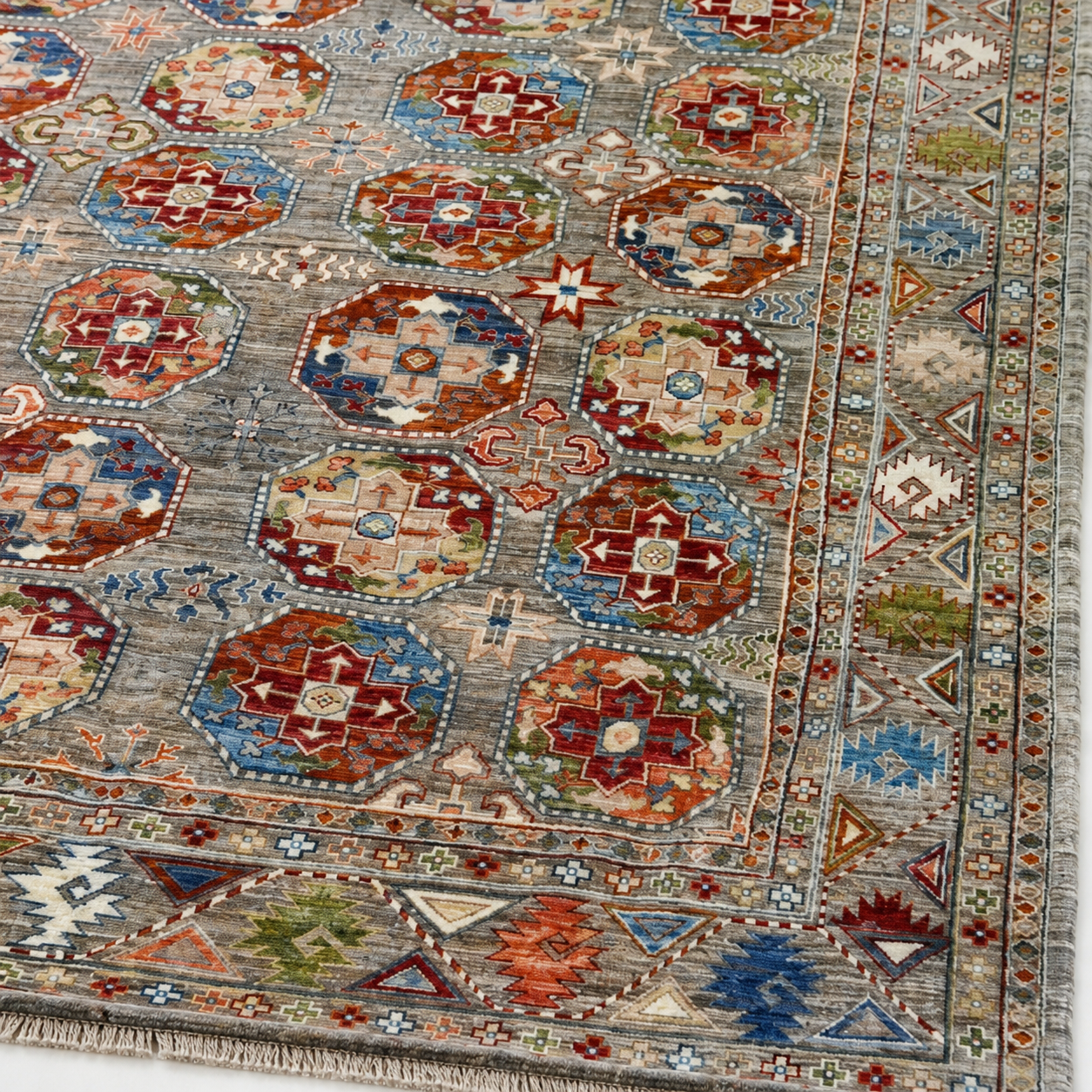 Golshan-e-Koh Afghan Ghazni wool rug, hand-knotted detail